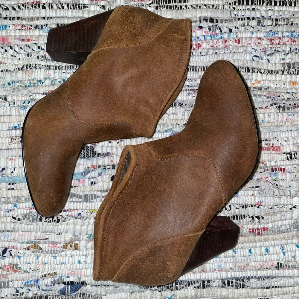 Size 6.5 VINTAGE Report Leather Booties